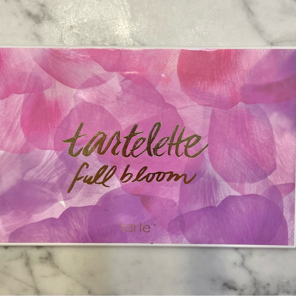 Tartelette full bloom eyeshadow pallet. (26 tins)